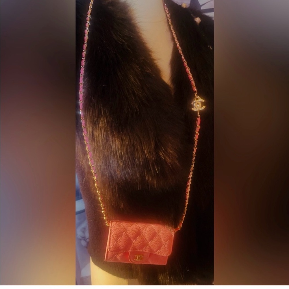 🥑 🚫SOLD🚫Chanel Mini Quilted Bag with iconic Gold braided Chain Vegan leather - Picture 4 of 5